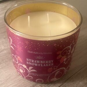 Bath & Body Works Strawberry Snowflakes Candle - Pink and White